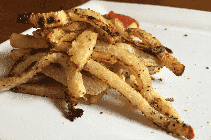 Healthy french fries. Jicama fries are such an amazing low calorie, low fat, healthy alternative to typical french fries #healthyrecipes #glutenfree #vegan