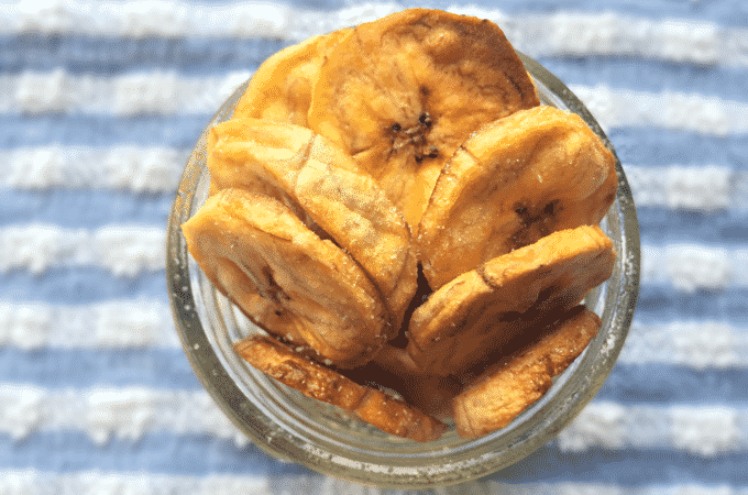 How to make healthy, low calorie, low fat, plantain chips. These plantain chips are ridiculously EASY to make. Plus, they're the perfect healthy snack. The Diet Chef #HealthyPlantainchips #WeightWatchers